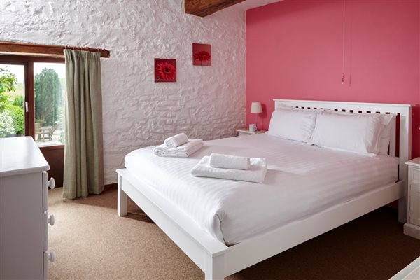 Oak king bedroom